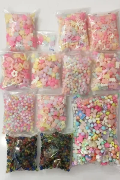 890